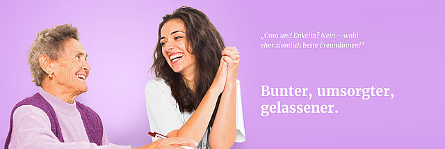 Eine ältere Dame lächelt eine DRK Pflegerin an. Sie sagt: "Oma und Enkelin? Nein - wohl eher ziemlich beste Freundinnen!". Darunter steht "Bunter, umsorgter, gelassener".