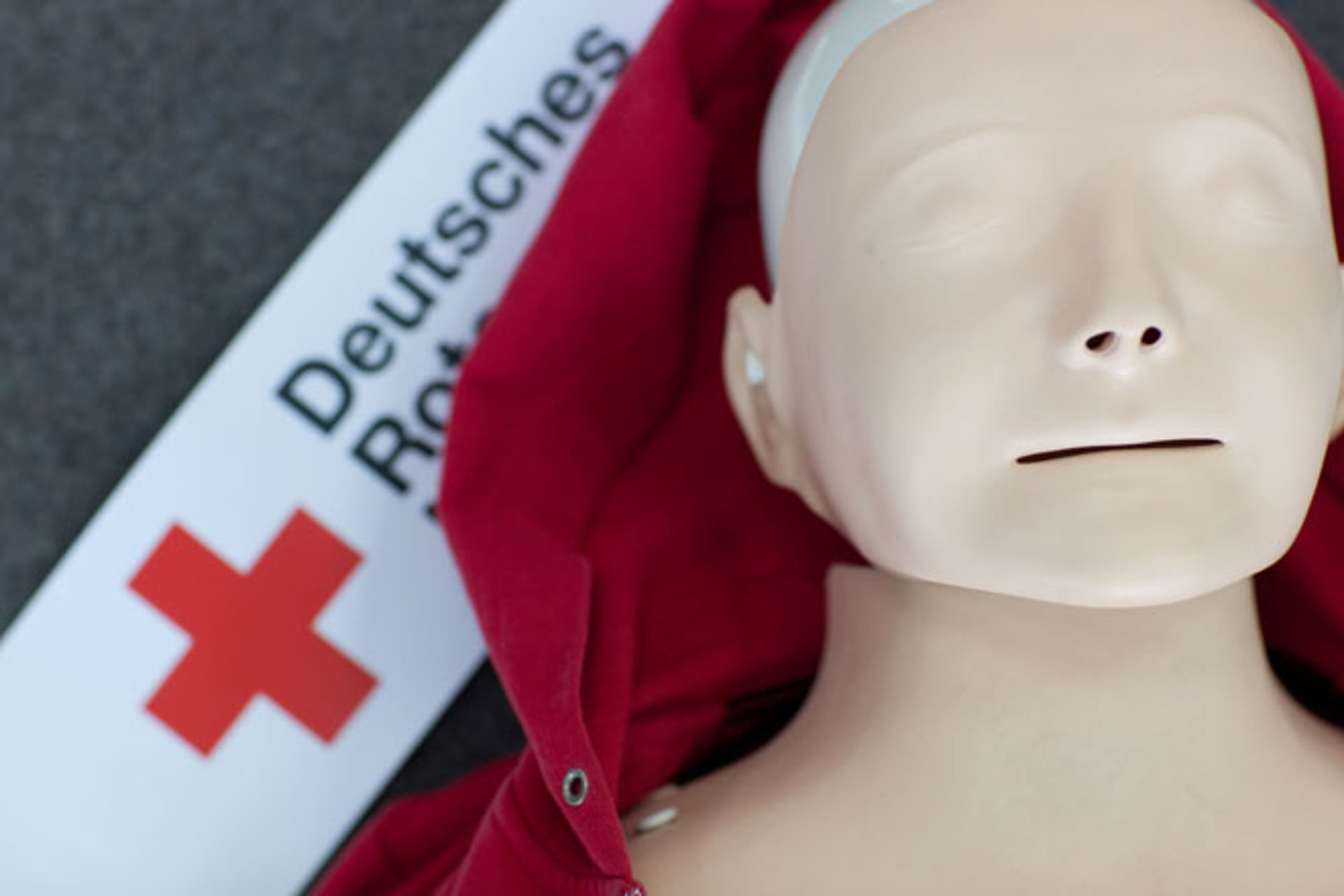 Reanimationspuppe in einem DRK Erste Hilfe Kurs